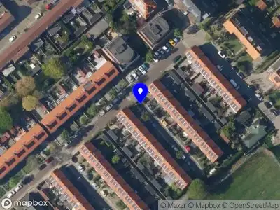 Ambulance met grote spoed naar de Dokter van Praagstraat in Wassenaar