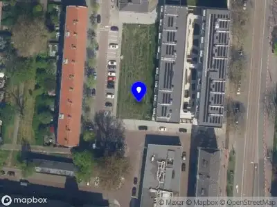 Ambulance met grote spoed naar de Willem Schürmannstraat in Rotterdam