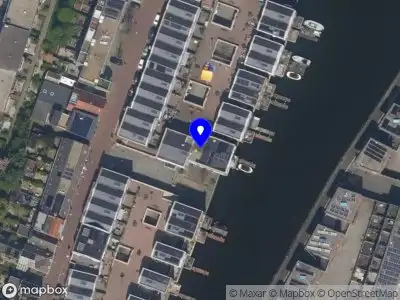 Ambulance met grote spoed naar de Werf Dammes Erve in Vlaardingen