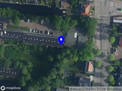 Ambulance met grote spoed naar de Oude Karselaan in Amstelveen