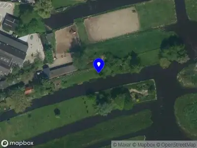 Ambulance met grote spoed naar de Noordeinde in Oostzaan