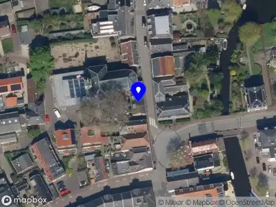 Ambulance met grote spoed naar de Ankerstraat in Meerkerk