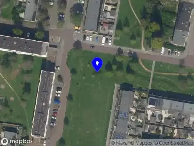Ambulance met grote spoed naar de Kamerlingh Onnesstraat in Vlaardingen