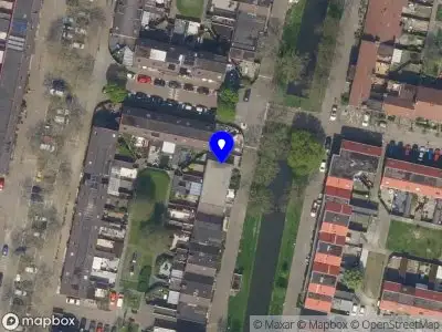 Ambulance met grote spoed naar de Rhijnauwensingel in Rotterdam