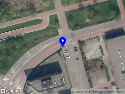 Ambulance met gepaste spoed naar de Prins Constantijnweg in Rotterdam