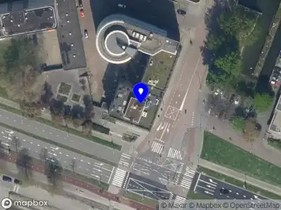 Ambulance met gepaste spoed naar de Maasboulevard in Rotterdam