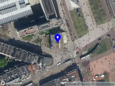 Ambulance met grote spoed naar de Kruisplein in Rotterdam