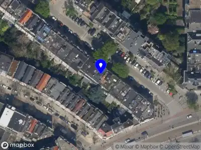 Ambulance met grote spoed naar de Burgemeester Meineszlaan in Rotterdam