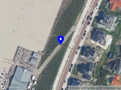 Ambulance met gepaste spoed naar de Boulevard Paulus Loot in Zandvoort