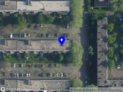 Ambulance met grote spoed naar de Honingen in Amsterdam