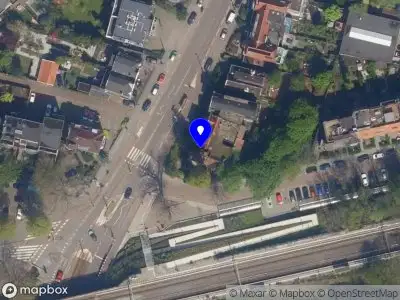 Ambulance met grote spoed naar de Straatweg in Rotterdam