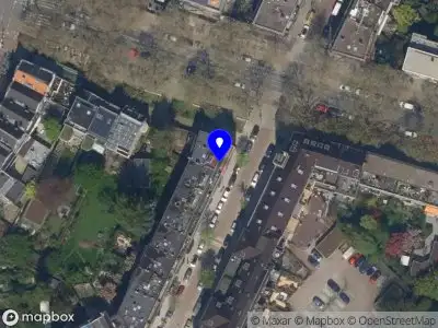 Ambulance met grote spoed naar de Breitnerstraat in Rotterdam