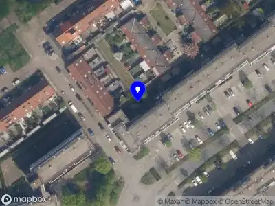 Ambulance met grote spoed naar de Carl Nielsenhof in Rotterdam