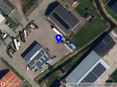 Politie met grote spoed naar de De Opfeart in Minnertsga vanwege voertuigen te water