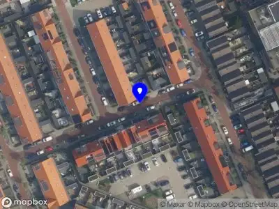 Ambulance met grote spoed naar de Emmastraat in Wateringen