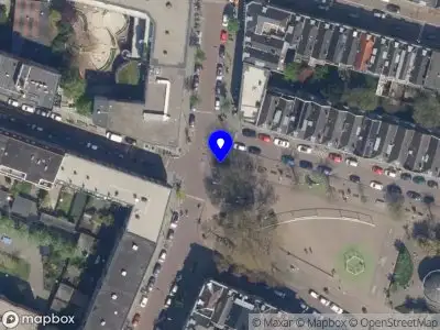 Ambulance met gepaste spoed naar de Benthuizerstraat in Rotterdam