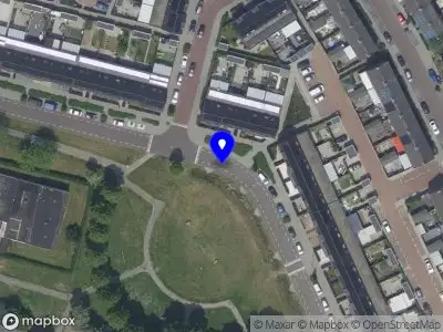 Brandweer met grote spoed naar de Lorkstraat in Bergen op Zoom vanwege voertuigbrand