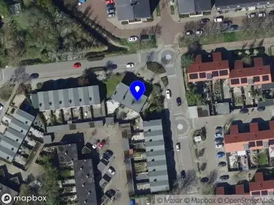 Ambulance met grote spoed naar de Koninginnelaan in Hellevoetsluis