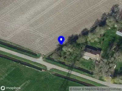 Ambulance met grote spoed naar de Korte Welleweg in Zwartewaal