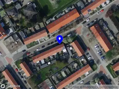 Ambulance met grote spoed naar de Marijkestraat in Strijen