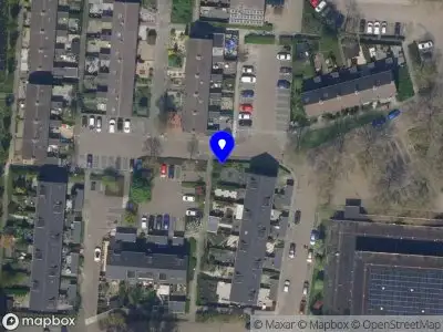 Ambulance met grote spoed naar de Nicolaas Beetsstraat in Lekkerkerk