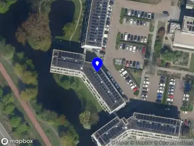 Ambulance met grote spoed naar de De Baronie in Capelle aan den IJssel