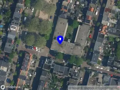 Ambulance met grote spoed naar de De Goede Hoop in Haarlem