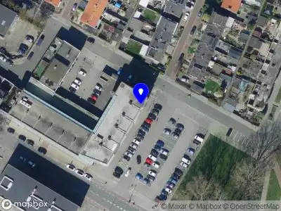 Ambulance met grote spoed naar de Lokhorsterland in Hoogvliet Rotterdam