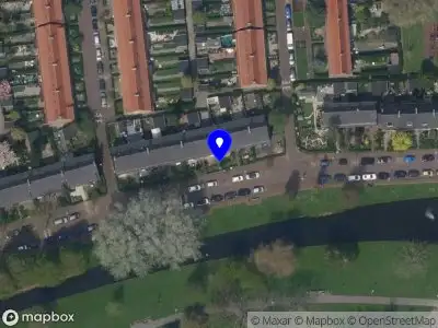 Ambulance met grote spoed naar de Valkeniersweg in Rotterdam