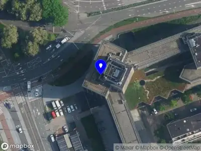Ambulance met gepaste spoed naar de Prins Bernhardplein in Amsterdam