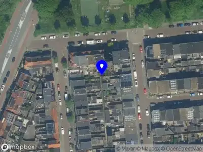 Brandweer met gepaste spoed naar de Kompasstraat in IJmuiden