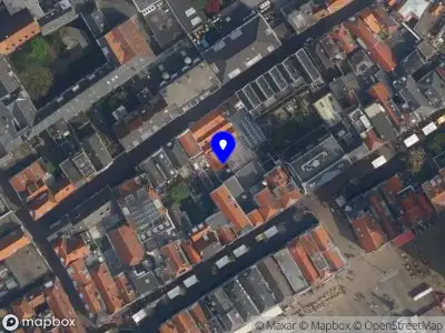 Ambulance met grote spoed naar de Zuiderstraat in Delft