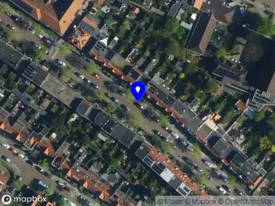 Ambulance met grote spoed naar de Overtonstraat in Haarlem