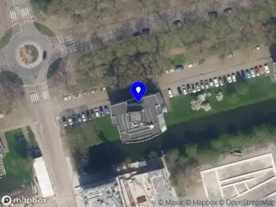 Ambulance met grote spoed naar de Prinsenlaan in Rotterdam