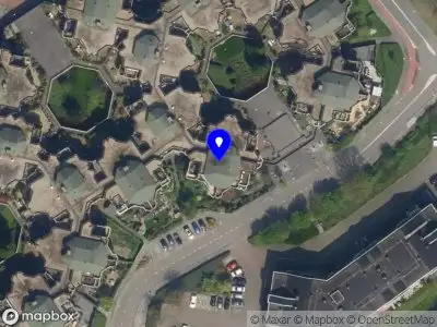 Ambulance met grote spoed naar de Zijpenberg in Capelle aan den IJssel
