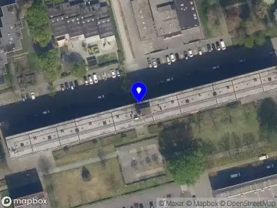 Ambulance met grote spoed naar de Kromhoutstraat in Rotterdam