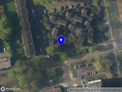 Ambulance met grote spoed naar de Rigolettohof in Leiden