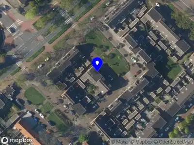 Ambulance met grote spoed naar de Burgemeester Vernèdepark in Voorschoten