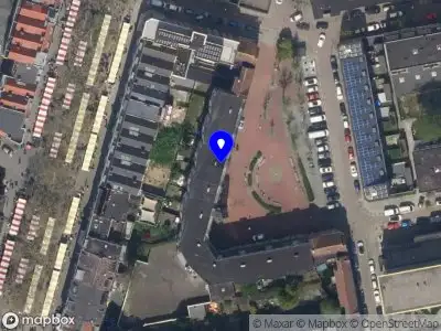 Ambulance met gepaste spoed naar de Walravenstraat in Rotterdam