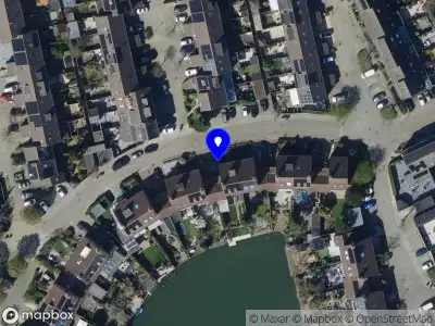 Brandweer met grote spoed naar de Van den Bergstraat in Oud-Beijerland vanwege stankoverlast