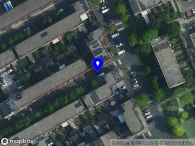 Ambulance met grote spoed naar de Komijnstraat in Amsterdam