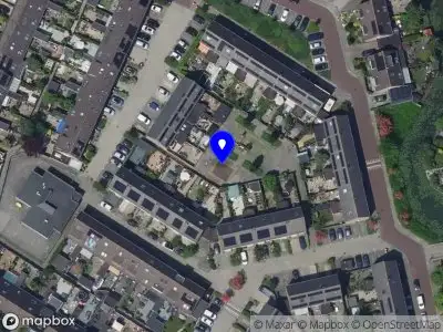 Ambulance met grote spoed naar de Henriëtte Roland Holst-erf in Dordrecht