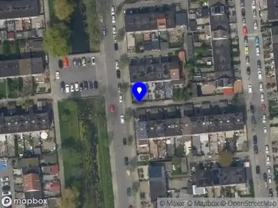 Ambulance met grote spoed naar de Willem Weysingel in Pernis Rotterdam