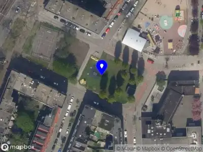 Ambulance met gepaste spoed naar de Mijnsherenplein in Rotterdam