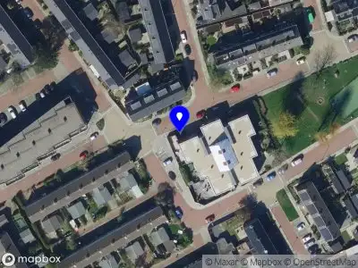 Ambulance met grote spoed naar de Kievitplantsoen in Rhoon