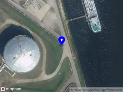 Brandweer met gepaste spoed naar de Petroleumhavenweg in Amsterdam