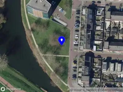 Ambulance met grote spoed naar de Randmeer in Barendrecht