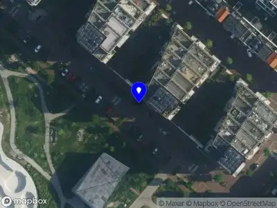 Ambulance met grote spoed naar de Faas Wilkesstraat in Amsterdam