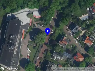 Ambulance met grote spoed naar de Churchilllaan in Haarlem