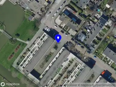 Ambulance met grote spoed naar de Alverstraat in Hoogvliet Rotterdam